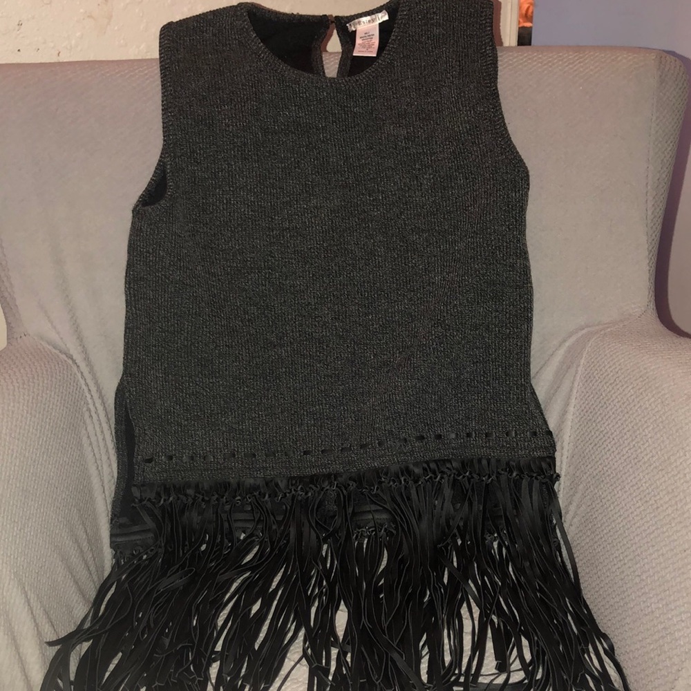 Sleeveless sweater with long tassels
